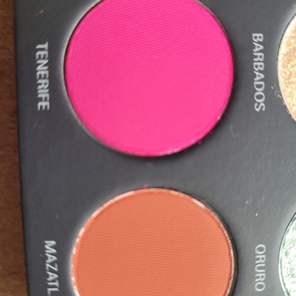 UOMA Black Magic Carnival eyeshadow Palette - Picture 9 of 16